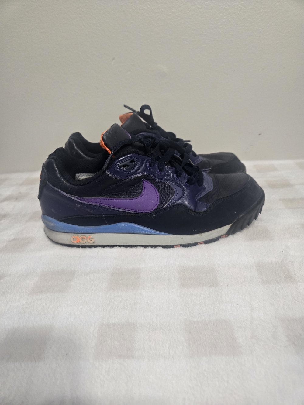 Nike ACG Air Men’s Black/Purple/Orange/Blue Low Top Lace-Up Sneakers 8.5